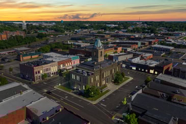 drone shot of Robertson County courthouse in Springfield, TN